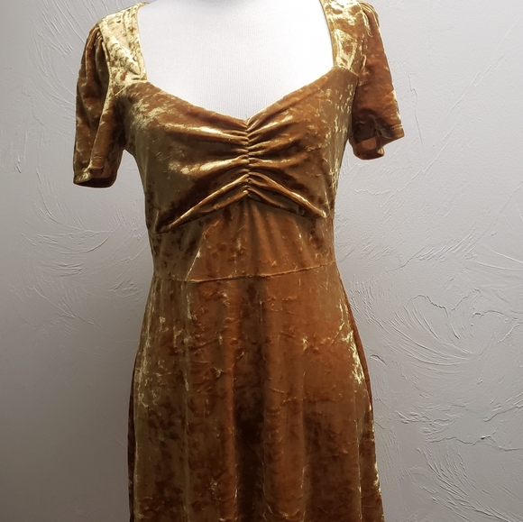 Urban Outfitters Gold Velvet Style Dress - Picture 6 of 7